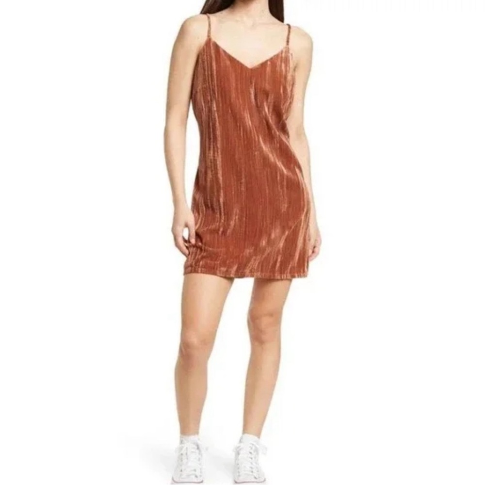 NWT Elodie velvet mini dress 👗